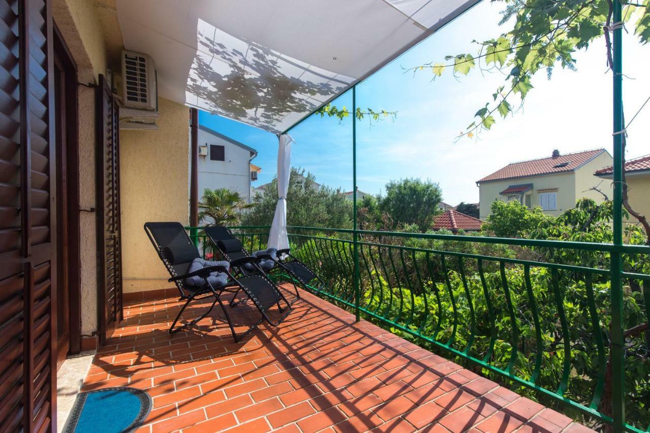 Home Away From Home With A Heated Pool Punat Ngoại thất bức ảnh